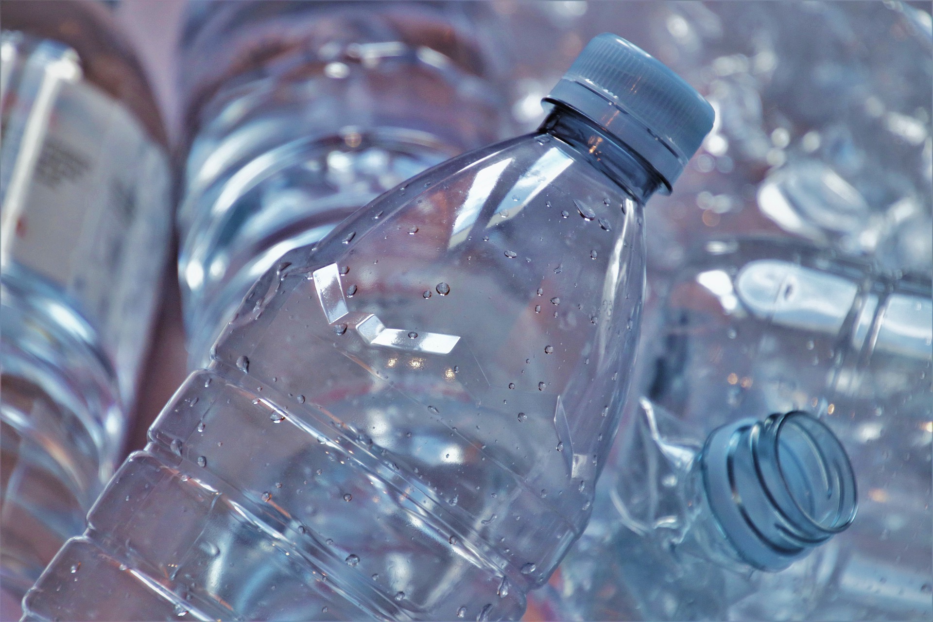 Återanvändning av plastflaskor